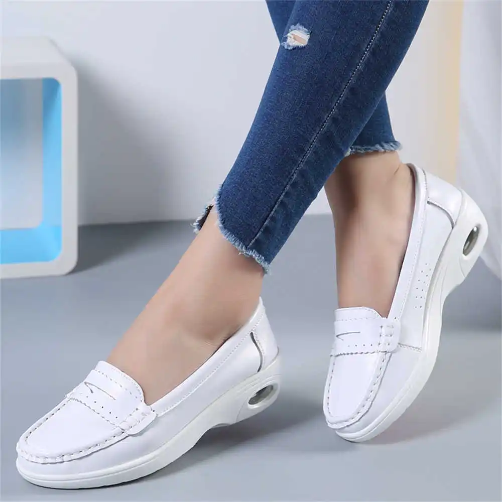 Thick Sole Slipon White Traine - Tech Accessories To Buy recensie en prijs